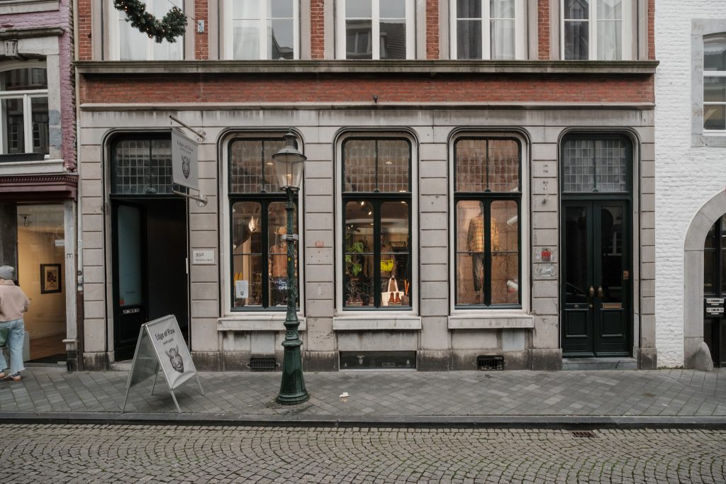 Edge of Raw store